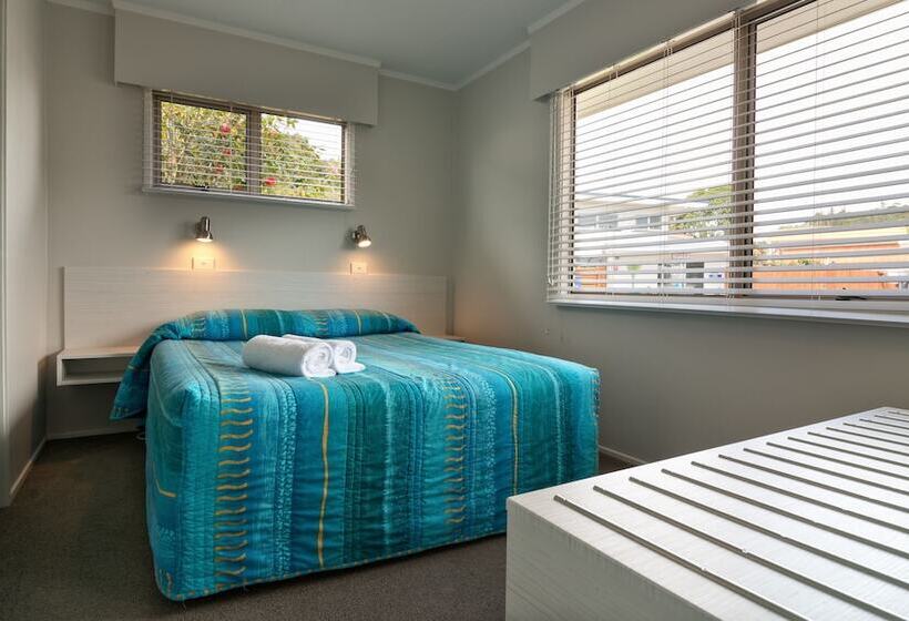 Апартаменты Superior 2 Спальни, Averill Court Motel