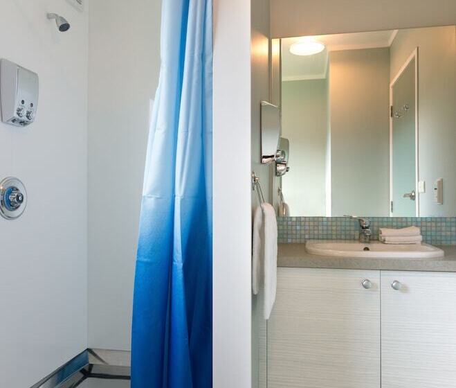 Студия Superior, Averill Court Motel