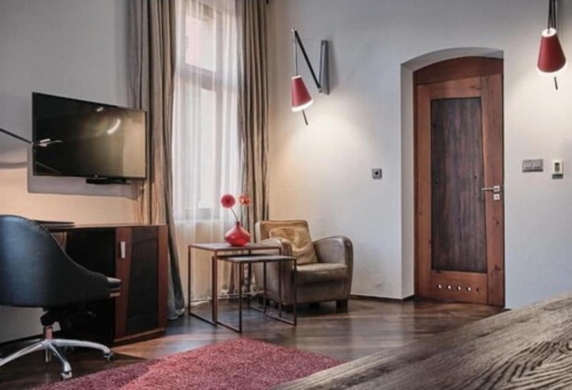 Quarto Estandar, Monopol