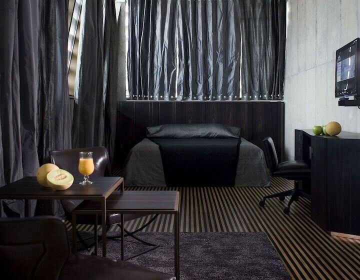 Quarto Deluxe, Monopol