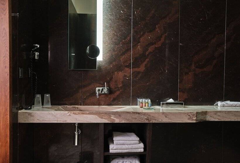 Suíte Deluxe, Monopol