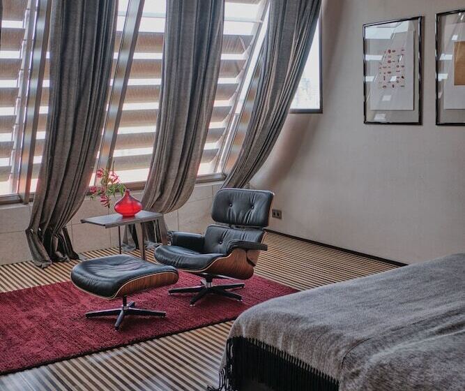 Quarto Deluxe, Monopol