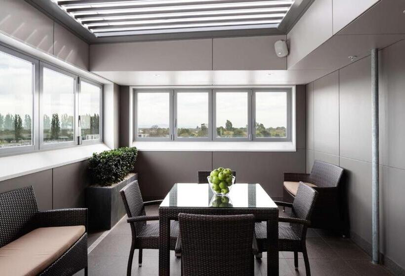 Пентхаус Люкс, Rydges Latimer Christchurch