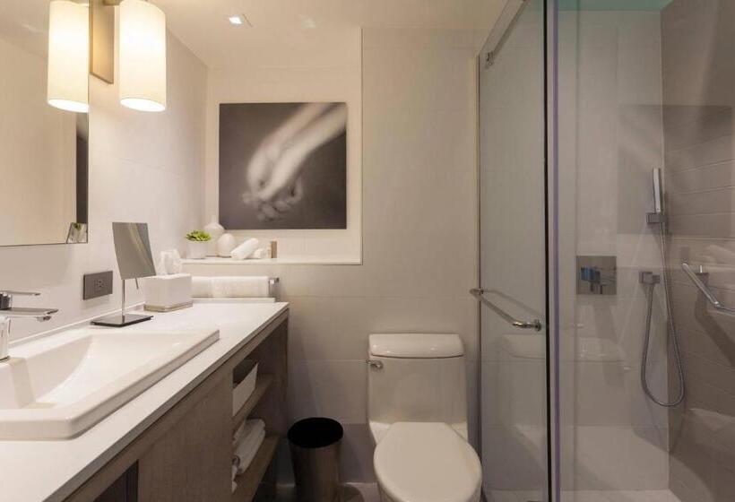 اتاق استاندارد با تخت بزرگ, La Concha Renaissance San Juan Resort