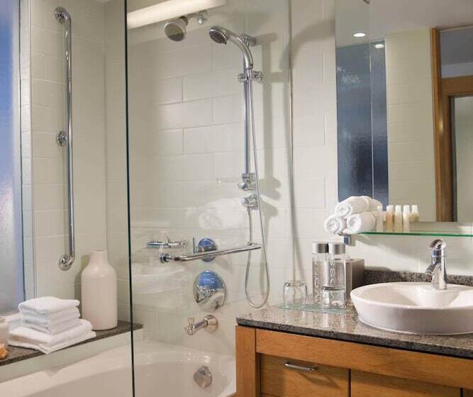 مجموعه ویستا شهر, La Concha Renaissance San Juan Resort