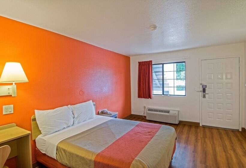 장애인을 위한 스탠다드 룸, Motel 6 Redding, Ca  South