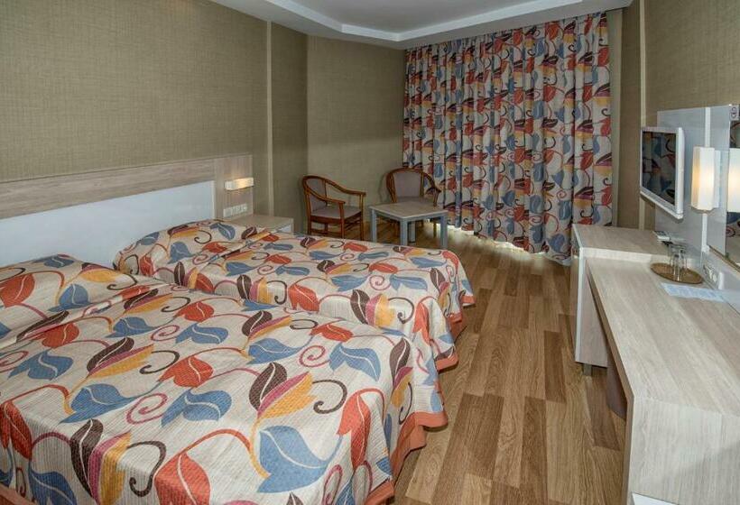 Номер Стандарт Трехместный, Riviera Hotel & Spa