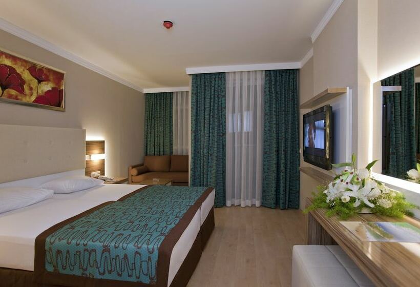 Номер Стандарт Трехместный, Riviera Hotel & Spa