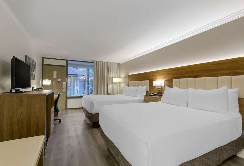 Номер Стандарт 2 Двуспальные Кровати, Best Western Plus Westbank