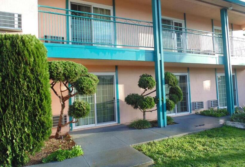 스탠다드 룸 킹사이즈 침대, Inns Of California Salinas