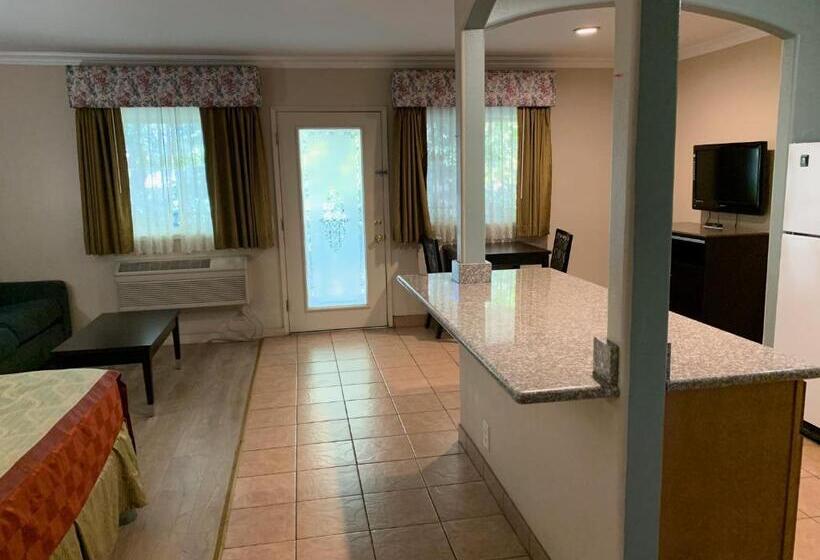 带3个卧室的套间, Olive Tree Inn & Suites