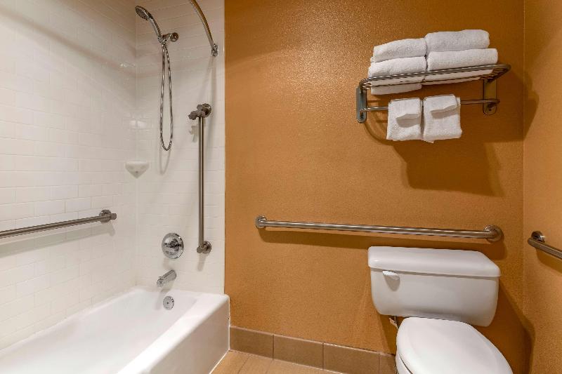 Quarto Estandar Cama Queen, Best Western Plus Garden Court Inn