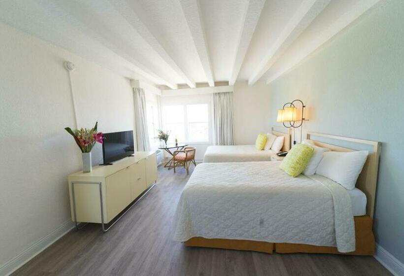 带2个双人床的标准工作室, Broadmore Miami Beach