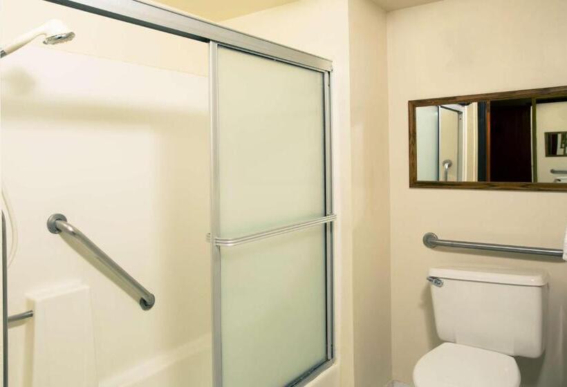 장애인을 위한 스탠다드 룸, Travelodge By Wyndham Ocean Front