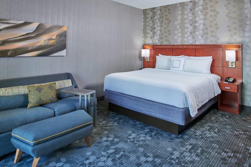 带大床的套房, Courtyard By Marriott Indianapolis Castleton