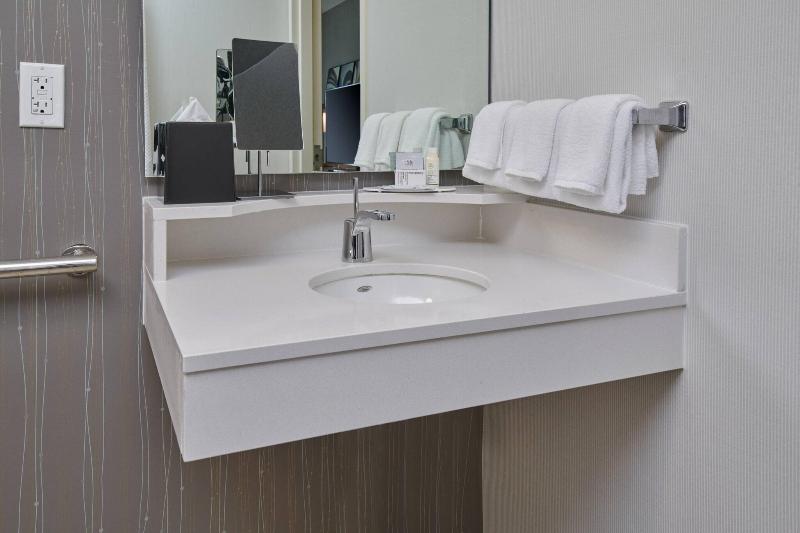 带大床的标准间, Courtyard By Marriott Indianapolis Castleton