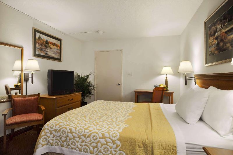 스탠다드 룸 킹사이즈 침대, Days Inn By Wyndham Westend Alexandria,va Washington Dc Area