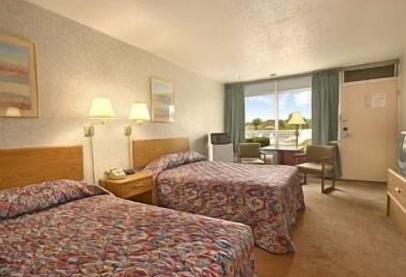 Номер Стандарт 2 Двуспальные Кровати, Days Inn By Wyndham St Clairsville