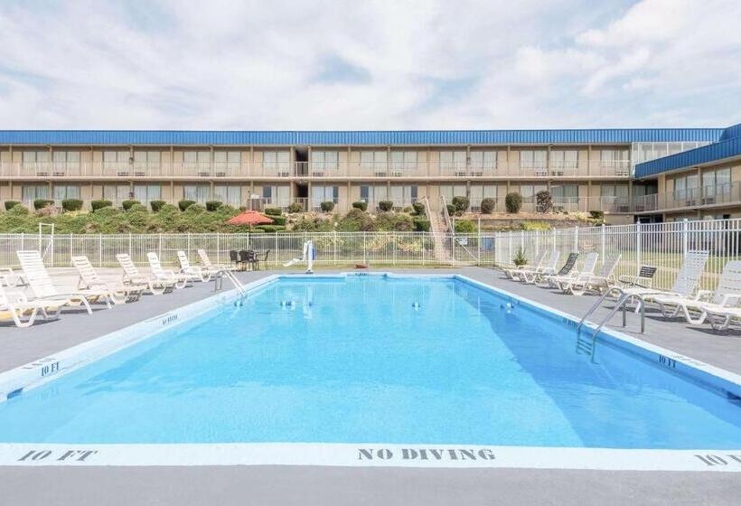 Номер Стандарт 2 Двуспальные Кровати, Days Inn By Wyndham St Clairsville