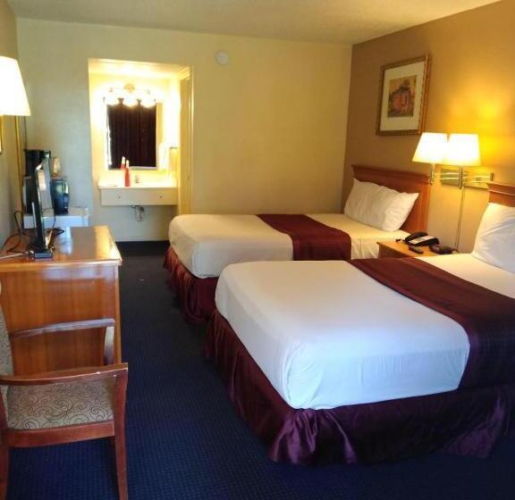 带2个双人床的标准工作室, Knights Inn San Antonio Near Frost Bank Center