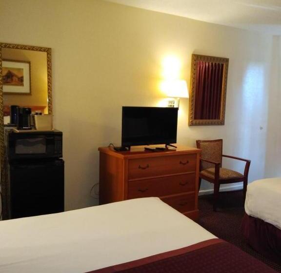 带2个双人床的标准工作室, Knights Inn San Antonio Near Frost Bank Center
