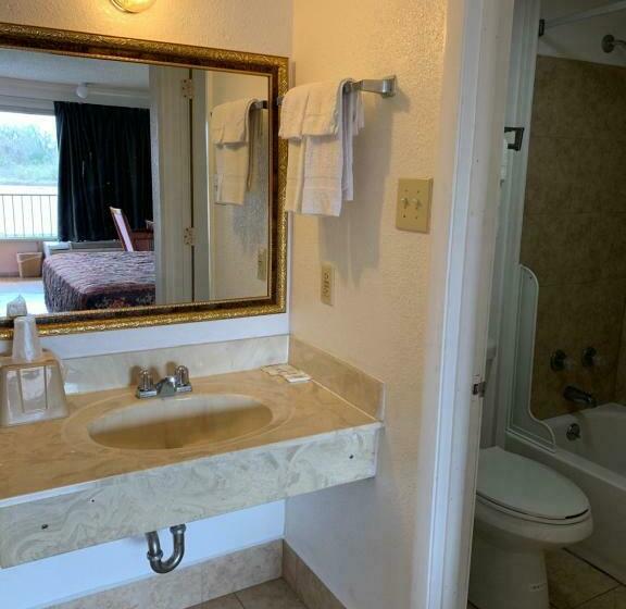 Номер Deluxe, Baton Rouge West Inn