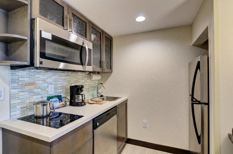 Люкс Кровать Кинг, Candlewood Suites Richmond   West Broad, An Ihg