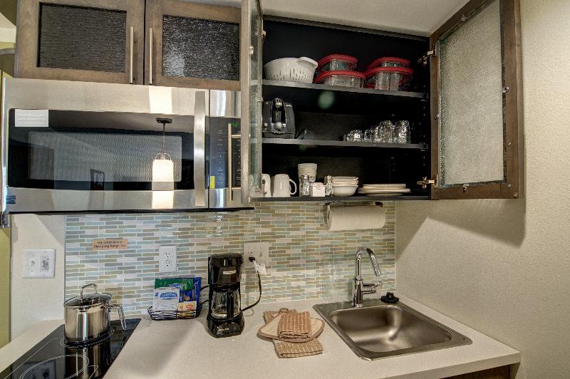 Люкс Кровать Кинг, Candlewood Suites Richmond   West Broad, An Ihg