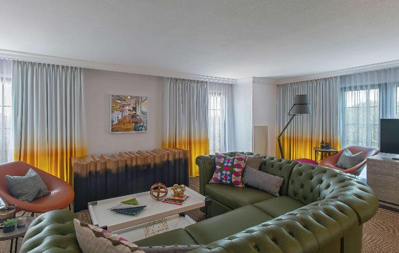 キングサイズベッドのスタンダードルーム, Doubletree By Hilton Austin