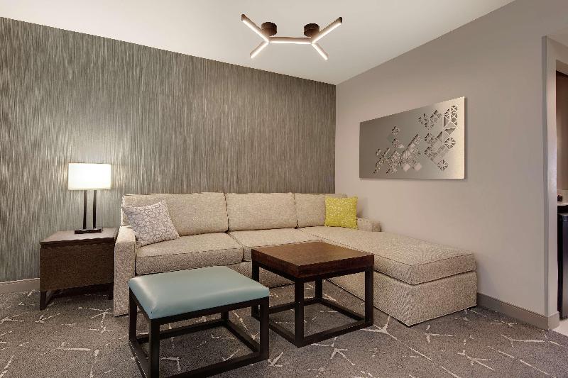 Suíte Premium, Embassy Suites By Hilton Atlanta Perimeter Center