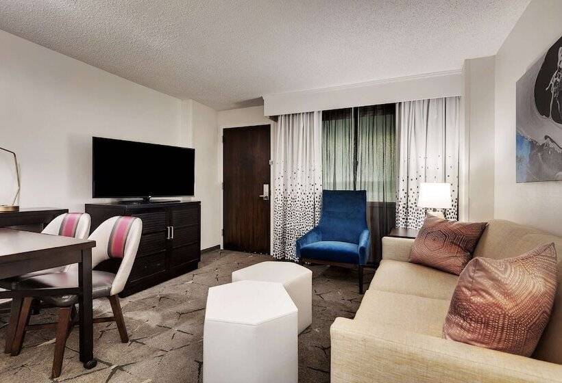 סוויטת פרמיום, Embassy Suites By Hilton Raleigh Crabtree