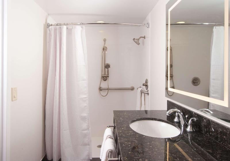 Suite King Size Seng, Embassy Suites By Hilton Raleigh Crabtree