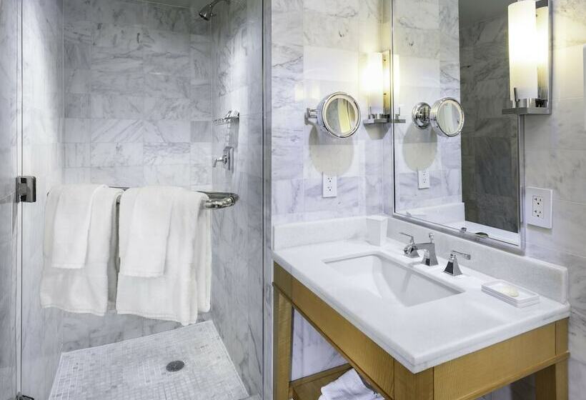 Quarto Deluxe com Vistas, Fontainebleau Miami Beach