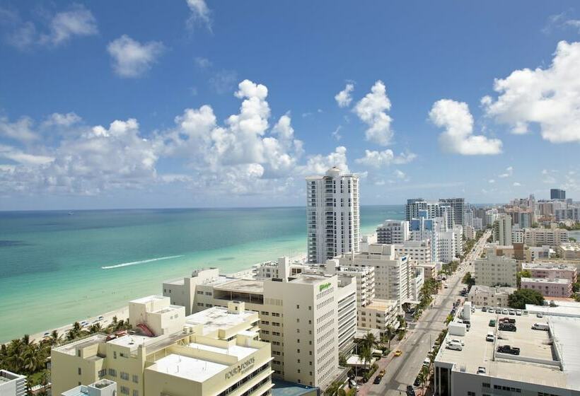 带2个双人床的标准工作室, Fontainebleau Miami Beach