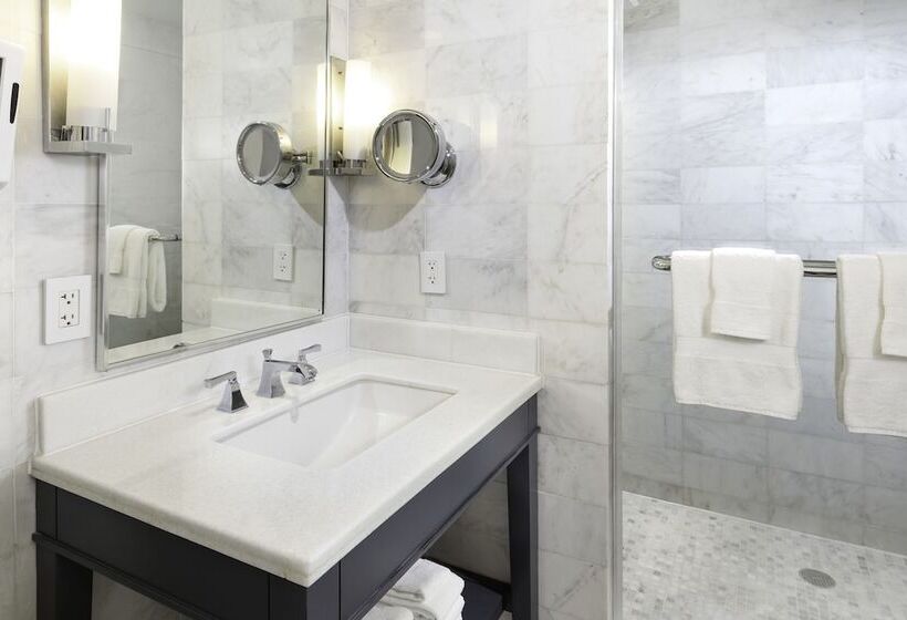 带2个双人床的标准工作室, Fontainebleau Miami Beach