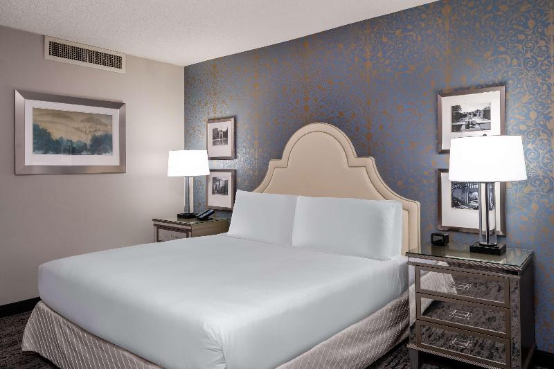 Номер Стандарт Кровать Кинг Адаптированный для Инвалидов, Hilton Dallas Lincoln Centre