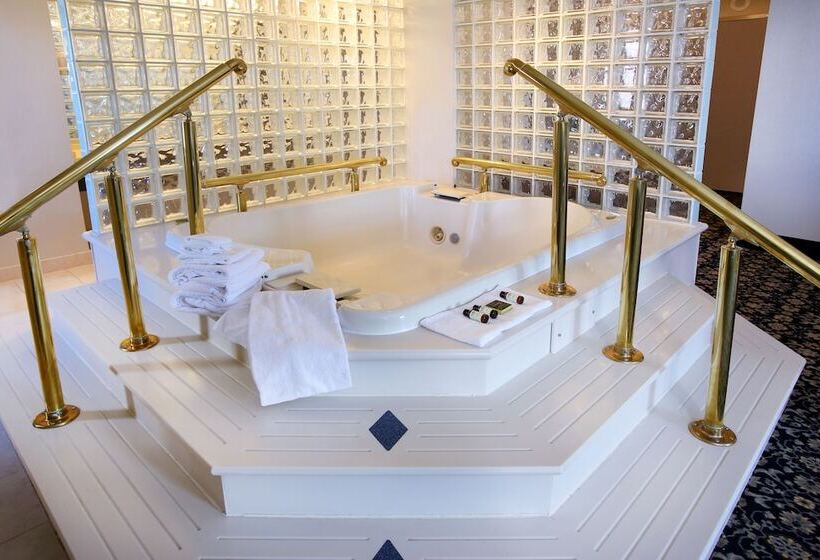 جناح مزود بجاكوزى, The Claridge