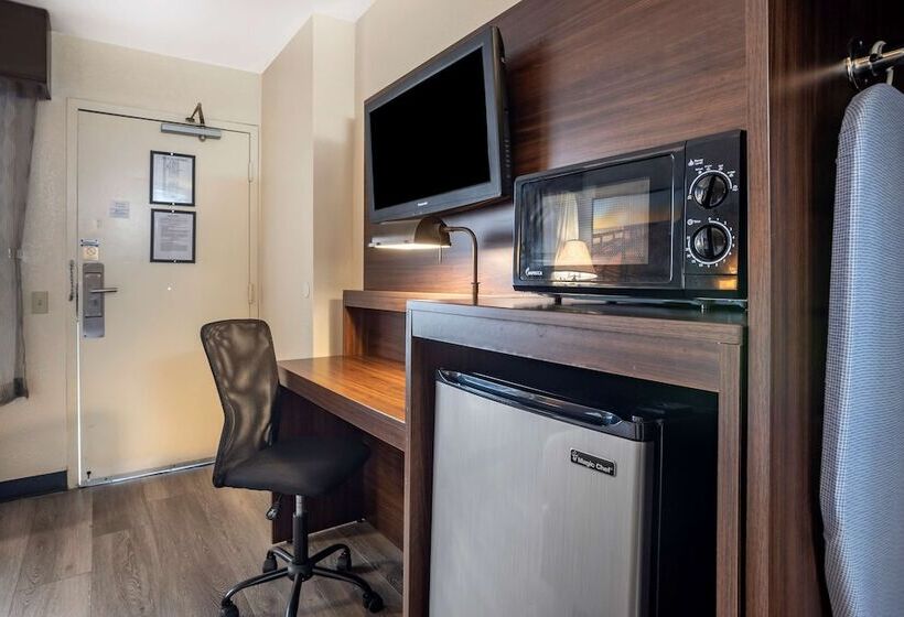 Номер Стандарт 2 Двуспальные Кровати, Best Western Salisbury Plaza