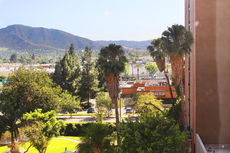 带大床的标准间, Burbank