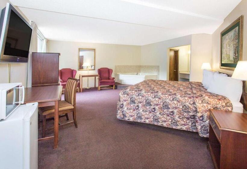 Люкс Кровать Кинг, Days Inn By Wyndham Dubuque