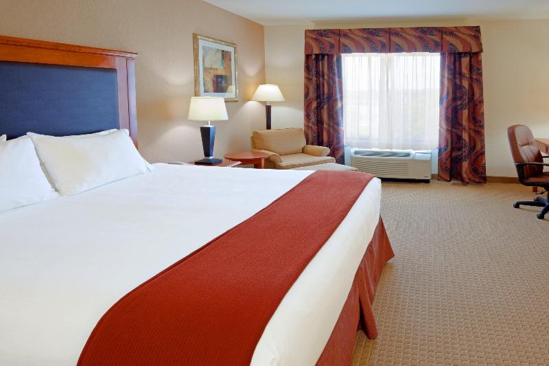 Номер Стандарт Кровать Кинг Адаптированный для Инвалидов, Holiday Inn Express & Suites Albany Airport Area   Latham, An Ihg