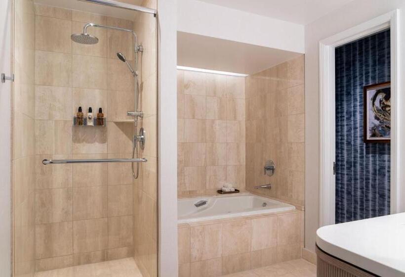 Номер Стандарт с Балконом, The Ritz Carlton Dallas, Las Colinas