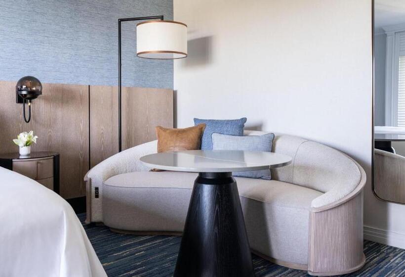 Номер Стандарт с Балконом, The Ritz Carlton Dallas, Las Colinas