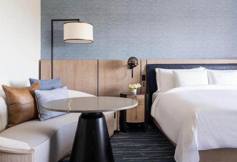 Номер Стандарт Вид на Гольф, The Ritz Carlton Dallas, Las Colinas