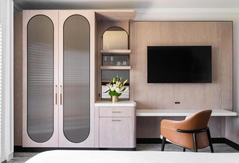 Номер Стандарт Вид на Гольф, The Ritz Carlton Dallas, Las Colinas