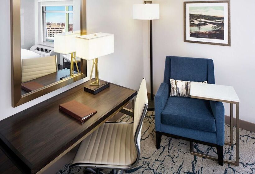 带2个双人床的标准工作室, Doubletree By Hilton Manchester Downtown
