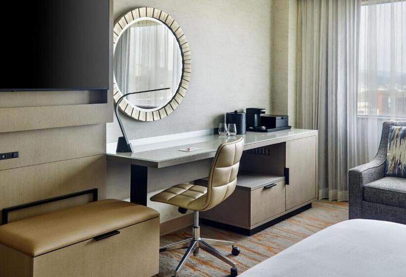 Chambre Standard Lit King Size Adaptée aux Personnes à Mobilité Réduite, Chattanooga Marriott Downtown