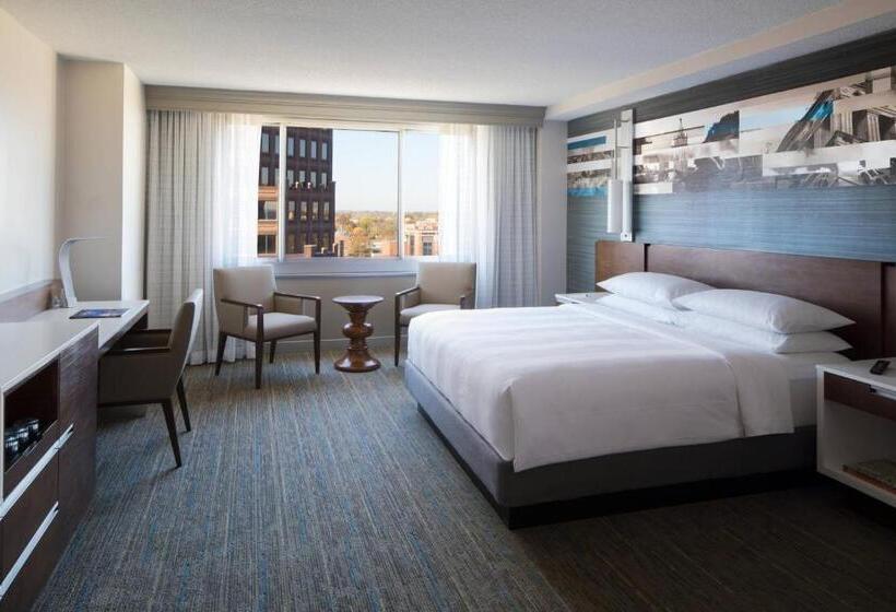 带大床的行政房间, Kansas City Marriott Country Club Plaza