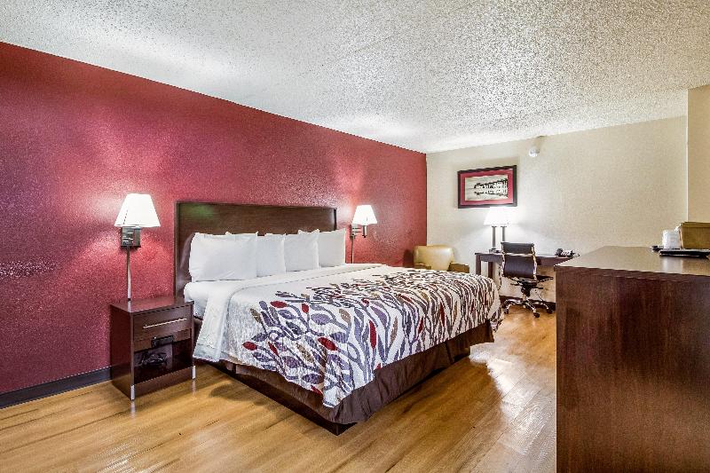 带大床的豪华间, Red Roof Inn Houston East  I10