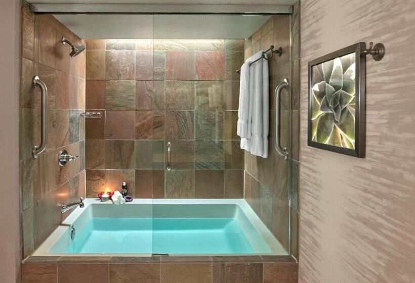 חדר סטנדרט לארבעה, Loews Ventana Canyon Resort